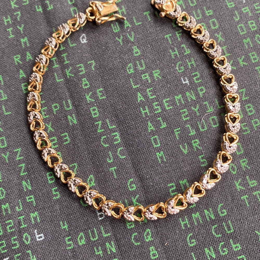 Cute Gold Plated Heart Bracelet. 7.5”